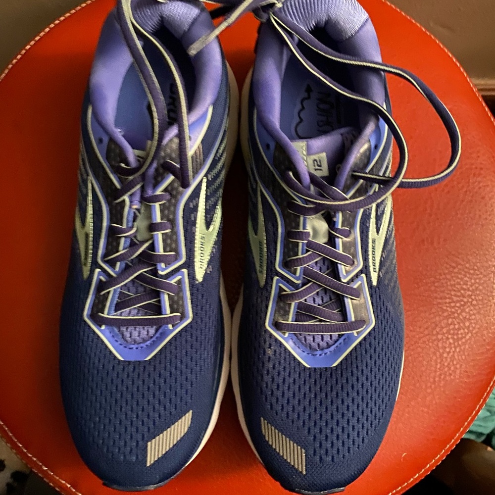 NEW ladies brooks ghost running shoes